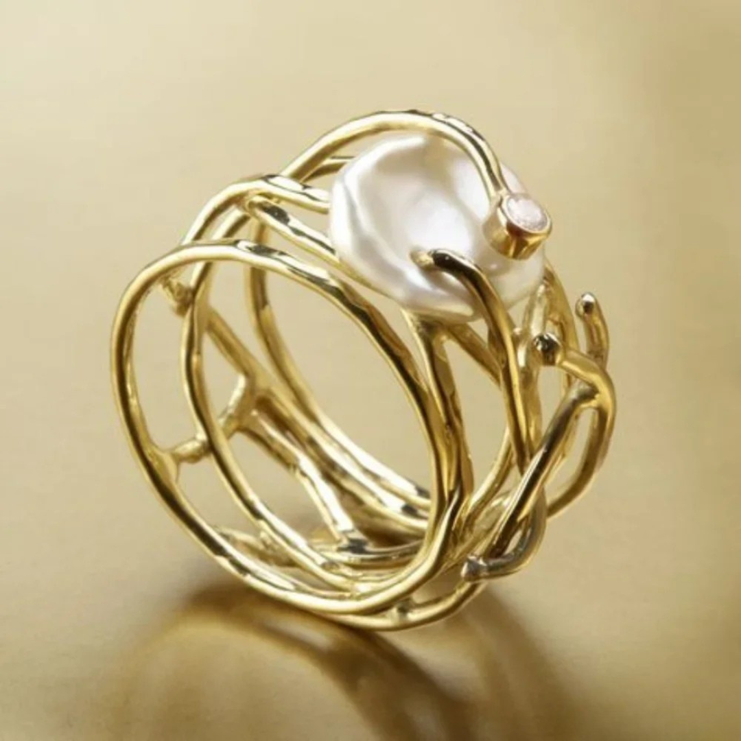 Gold Retro Pearl Ring – Classic Vintage Style