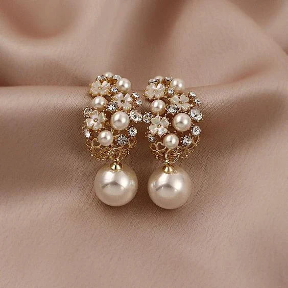 Flower Pearl Stud Earrings – Elegant Floral Design